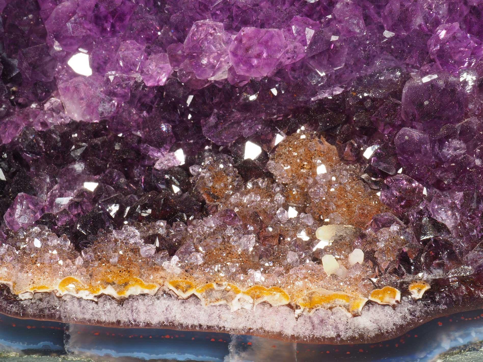 420 Géode d’améthyste